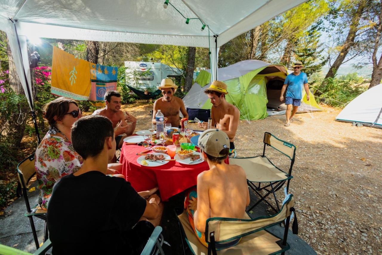 Camping La Peiriere Tuchan ภายนอก รูปภาพ